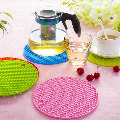 1pc Silicone Hot Mat Used For Breakfast Lunch And Dinner Purposes In Different-different Places.